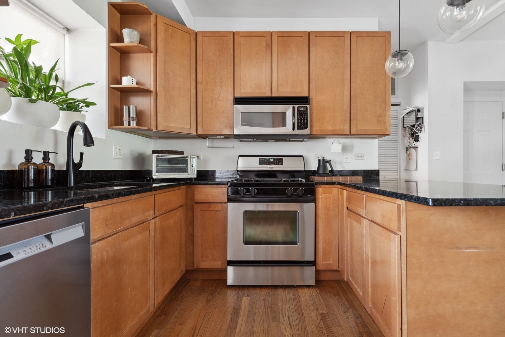 3406 W MEDILL Avenue Unit: 1