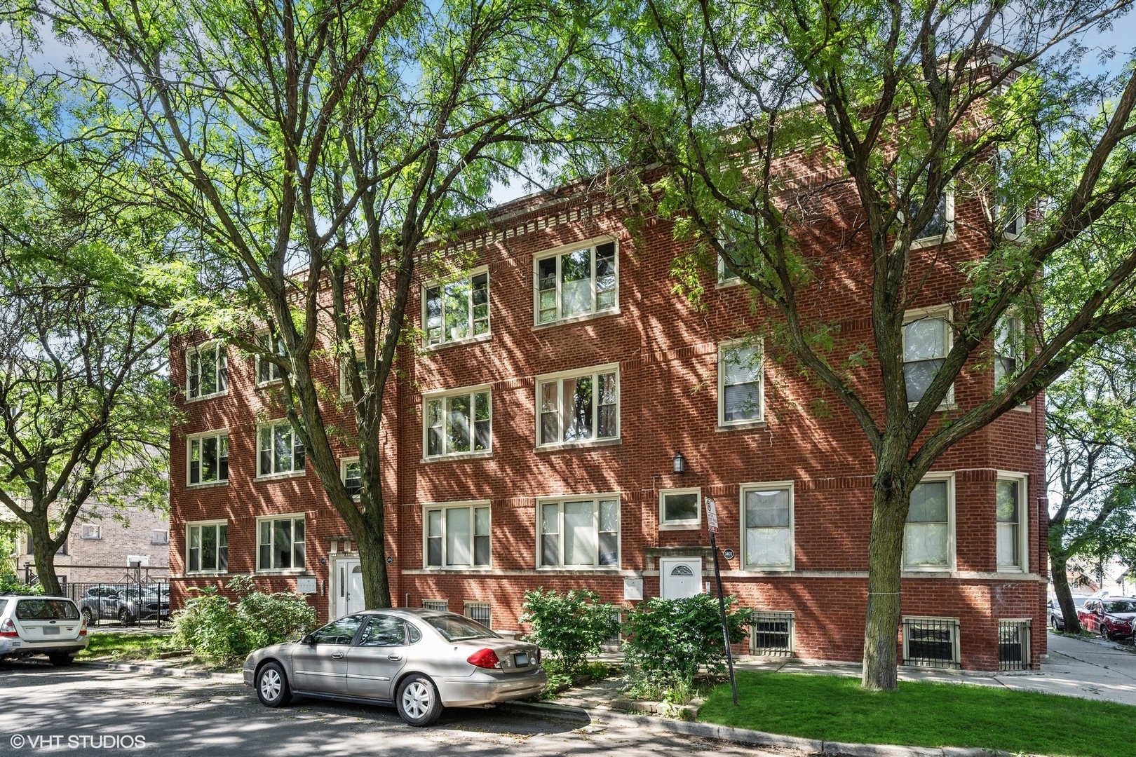 3406 W MEDILL Avenue Unit: 1