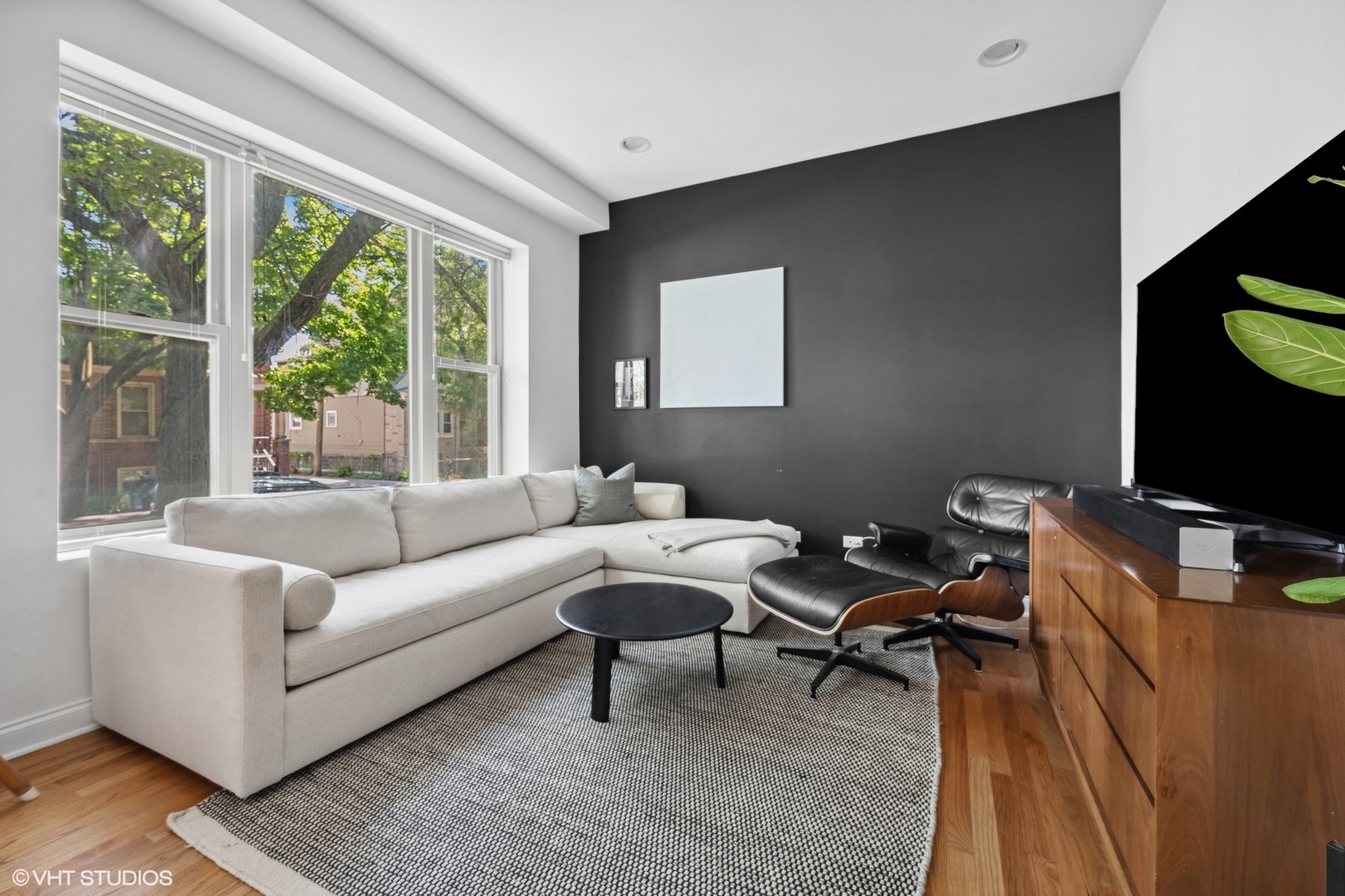 3406 W MEDILL Avenue Unit: 1