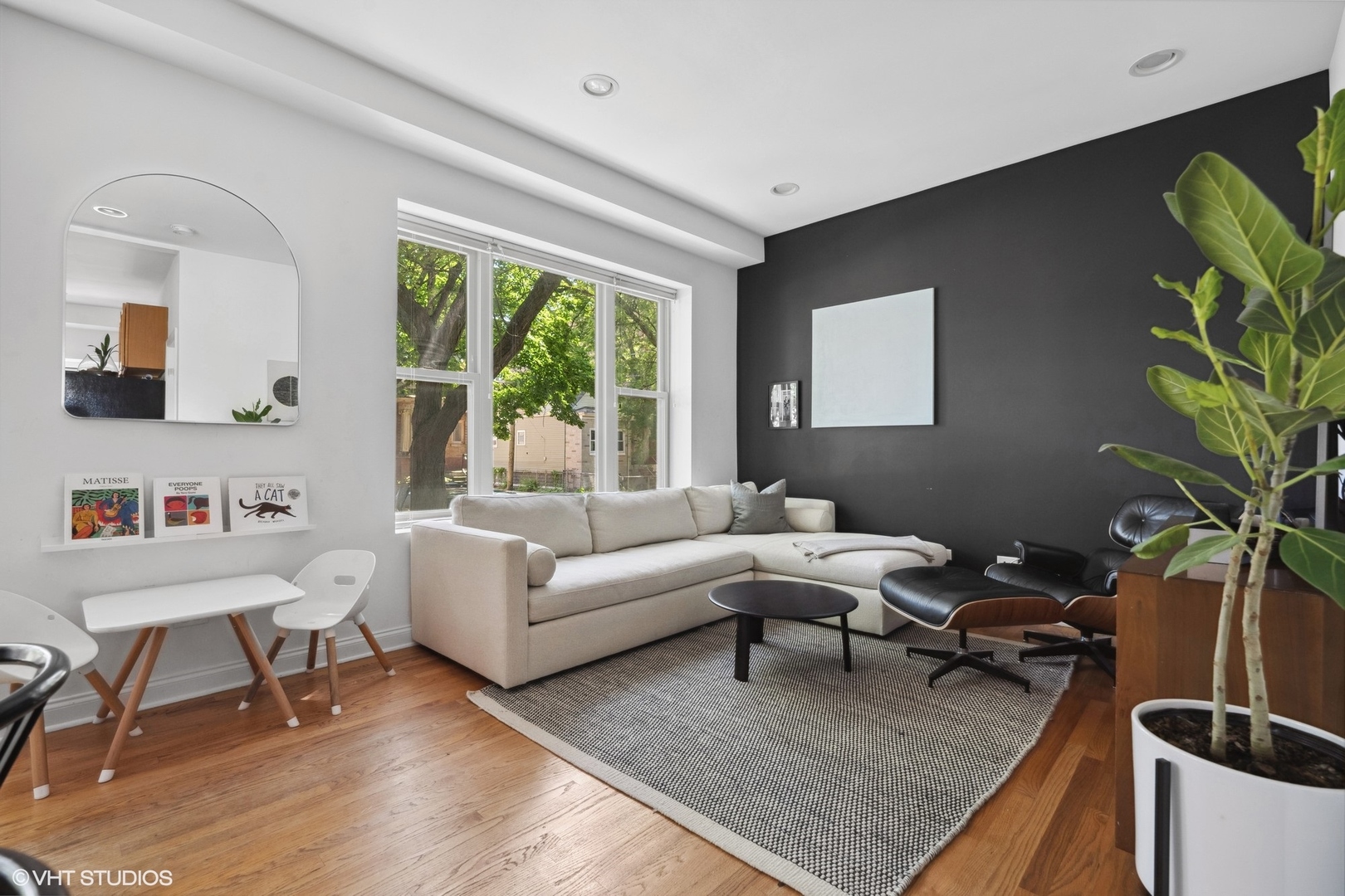 3406 W MEDILL Avenue Unit: 1