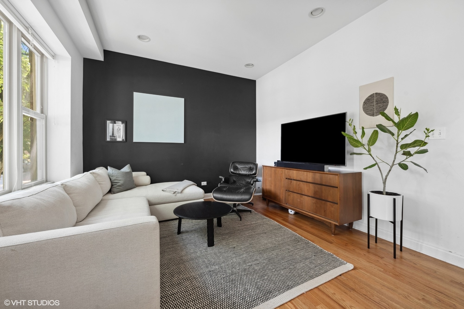 3406 W MEDILL Avenue Unit: 1