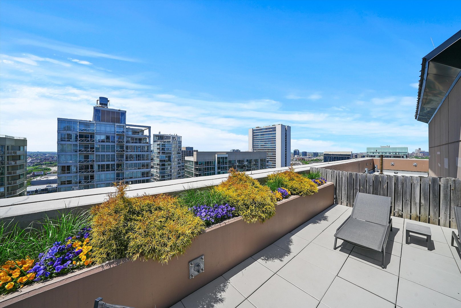 435 W Erie Street Unit: 1206
