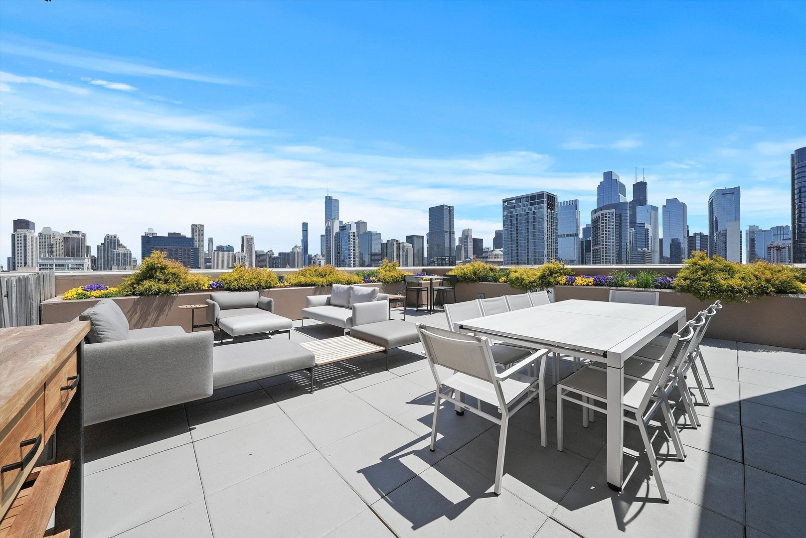 435 W Erie Street Unit: 1206