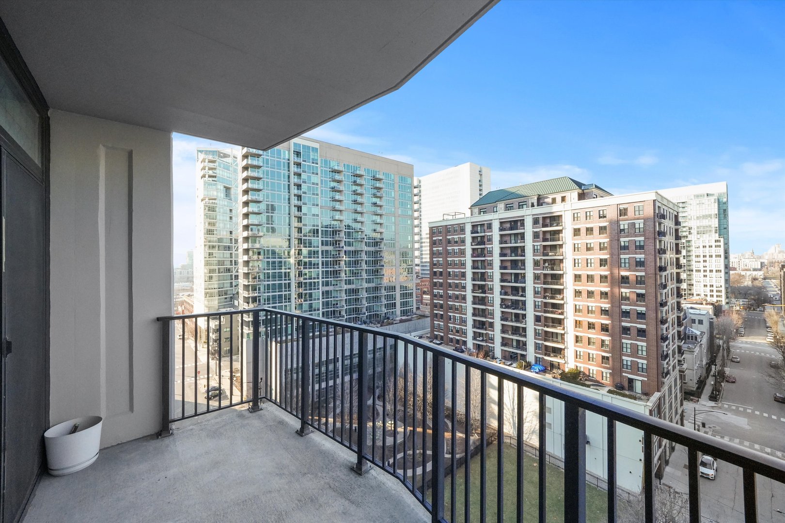 435 W Erie Street Unit: 1206