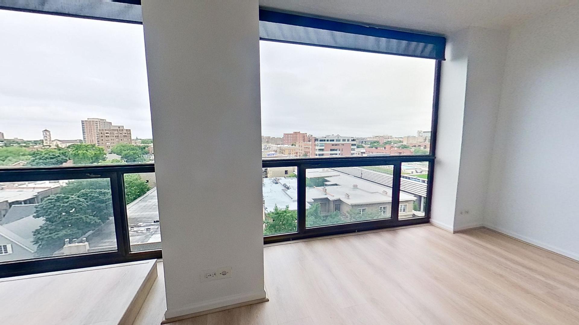 4343 N Clarendon Avenue Unit: 911