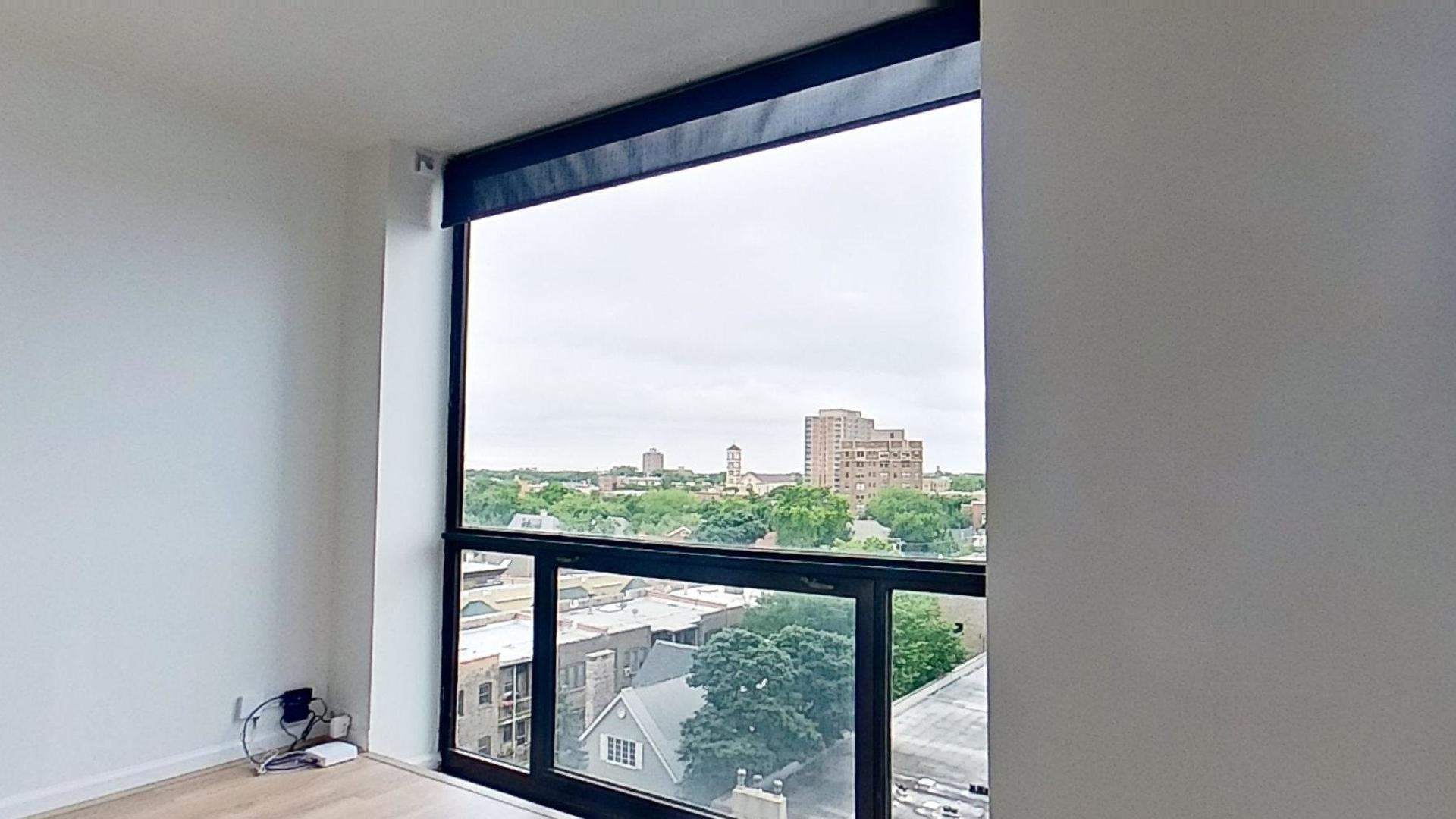 4343 N Clarendon Avenue Unit: 911