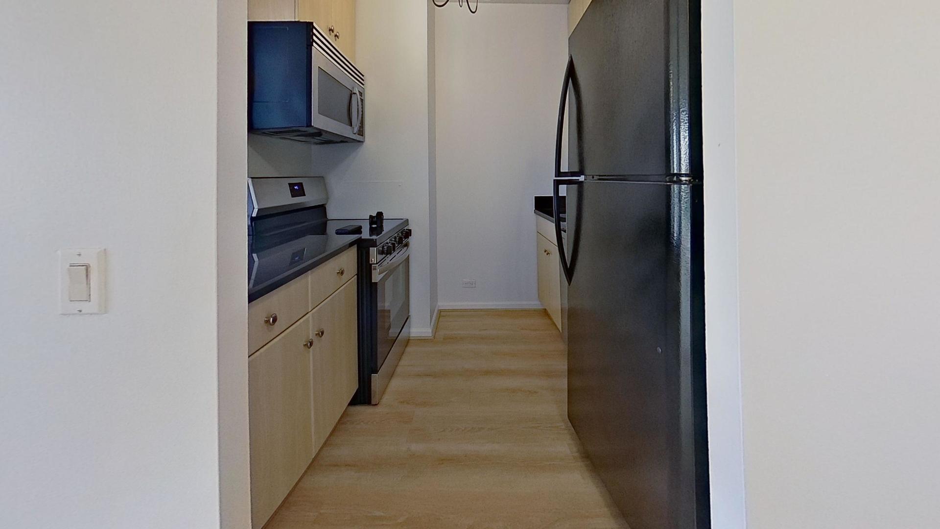 4343 N Clarendon Avenue Unit: 911