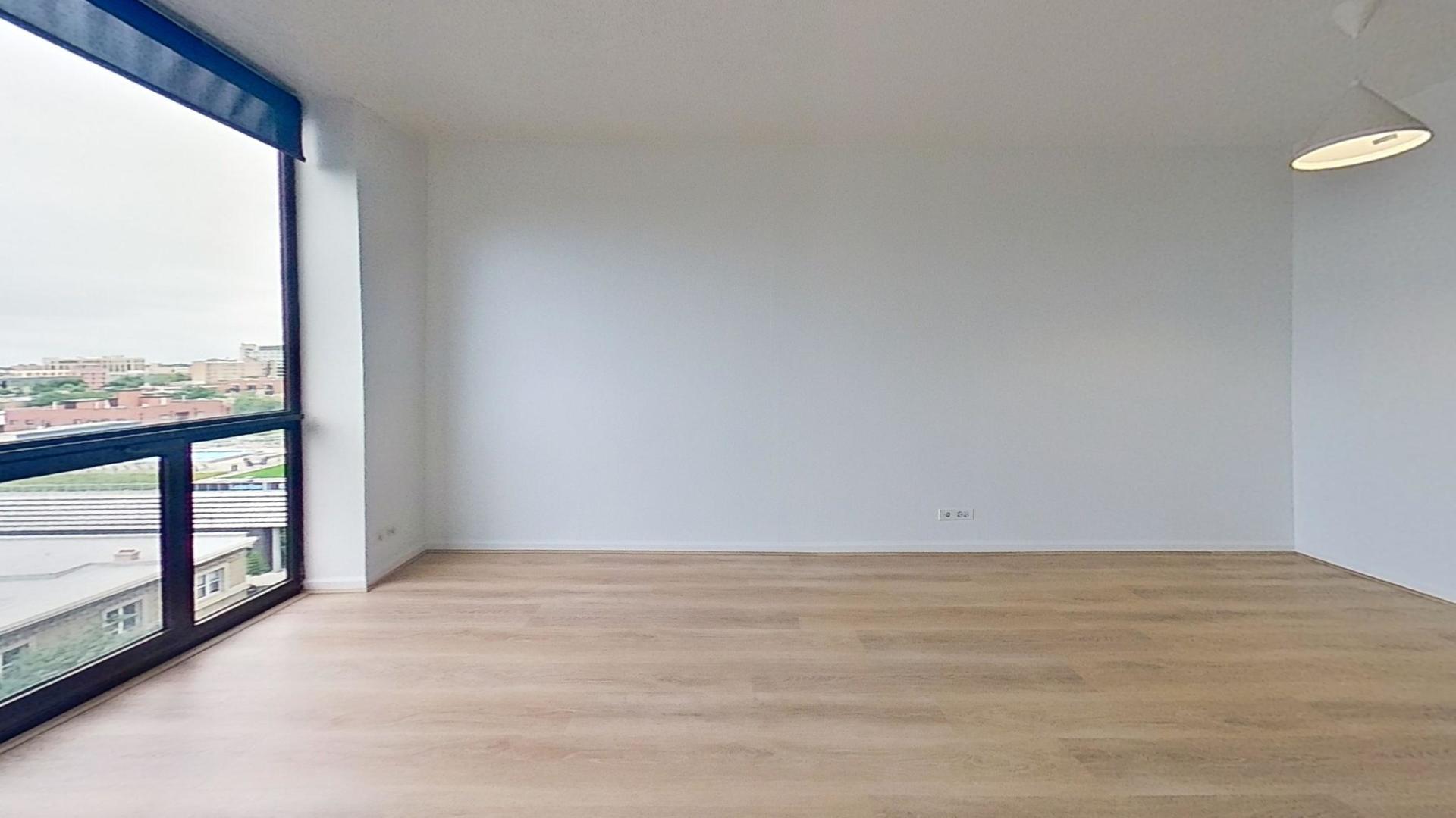 4343 N Clarendon Avenue Unit: 911