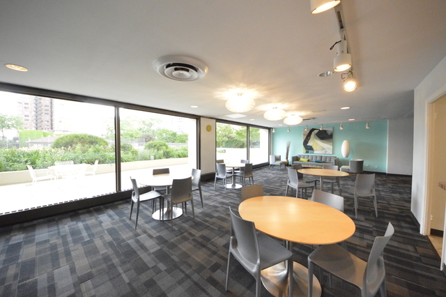 4343 N Clarendon Avenue Unit: 911