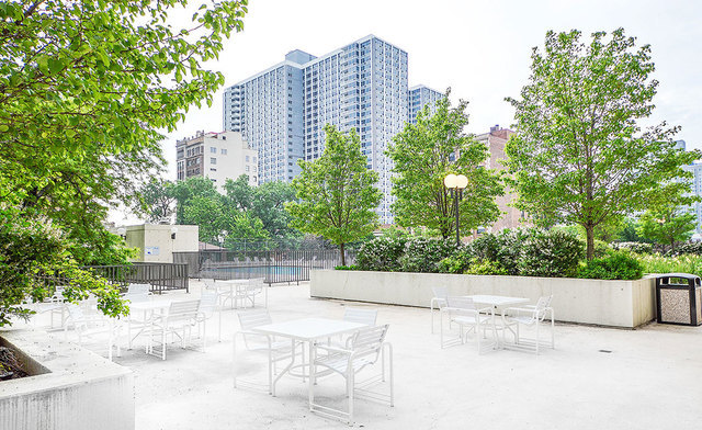 4343 N Clarendon Avenue Unit: 911