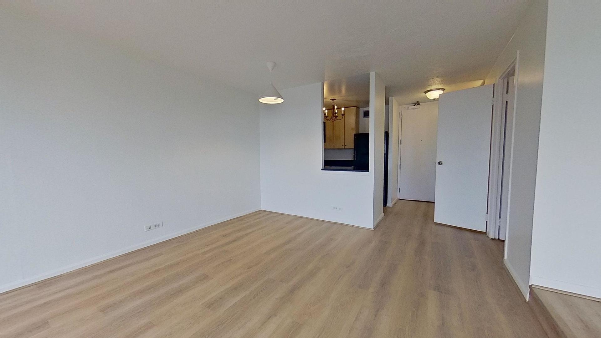 4343 N Clarendon Avenue Unit: 911