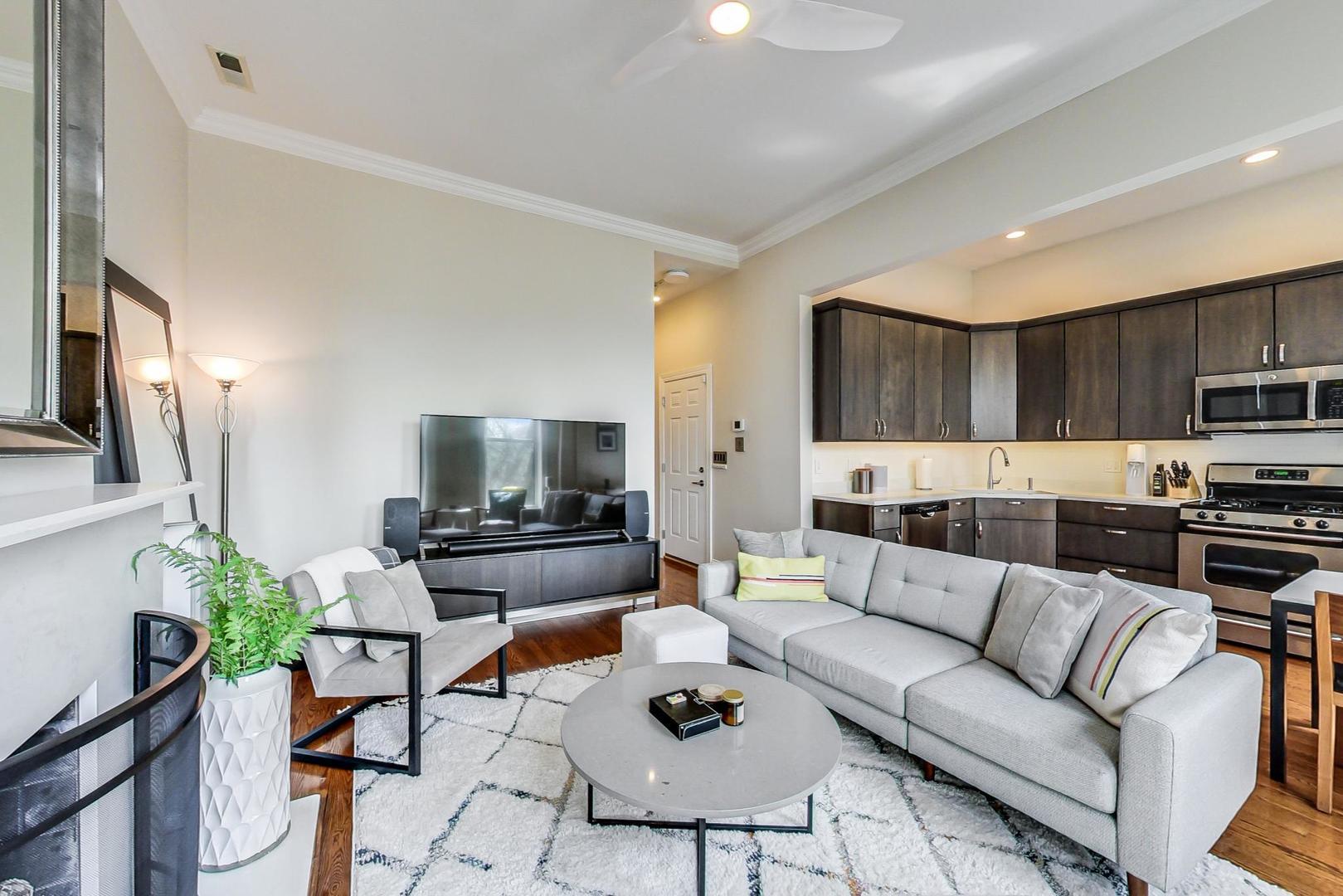 448 W Armitage Avenue Unit: 3