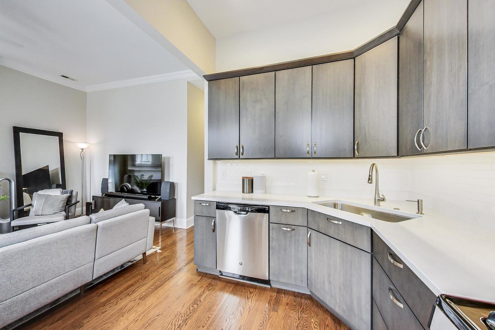 448 W Armitage Avenue Unit: 3