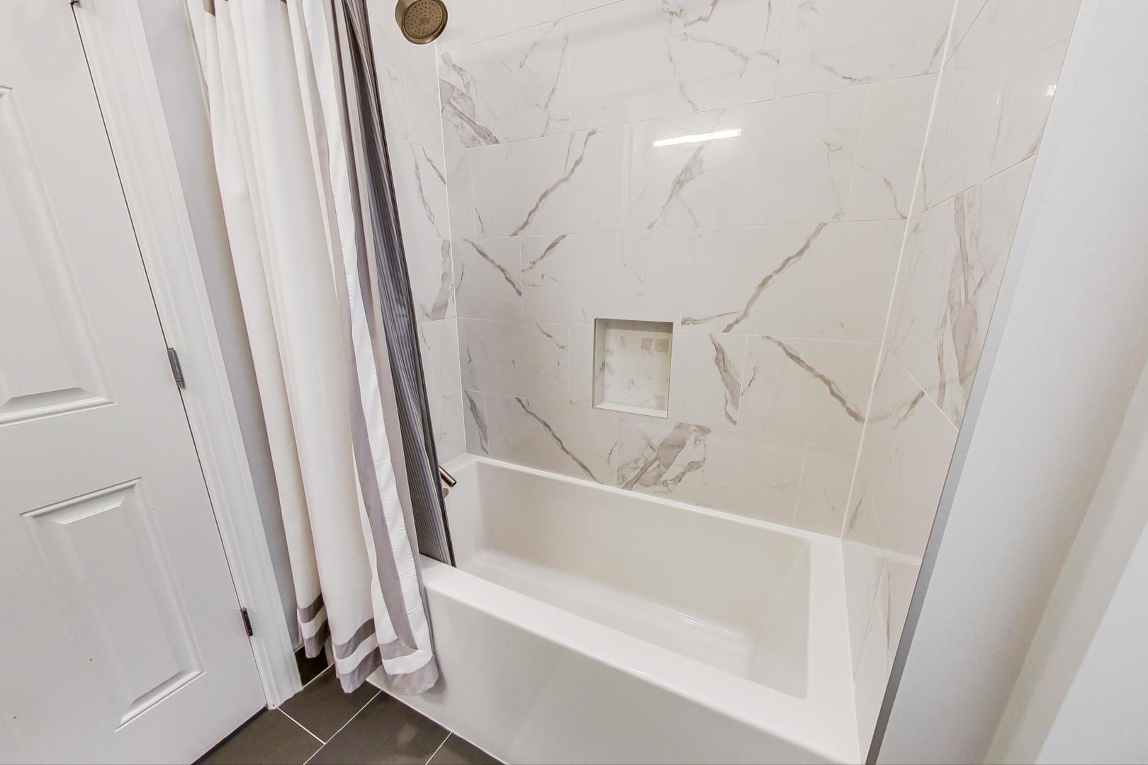 448 W Armitage Avenue Unit: 3