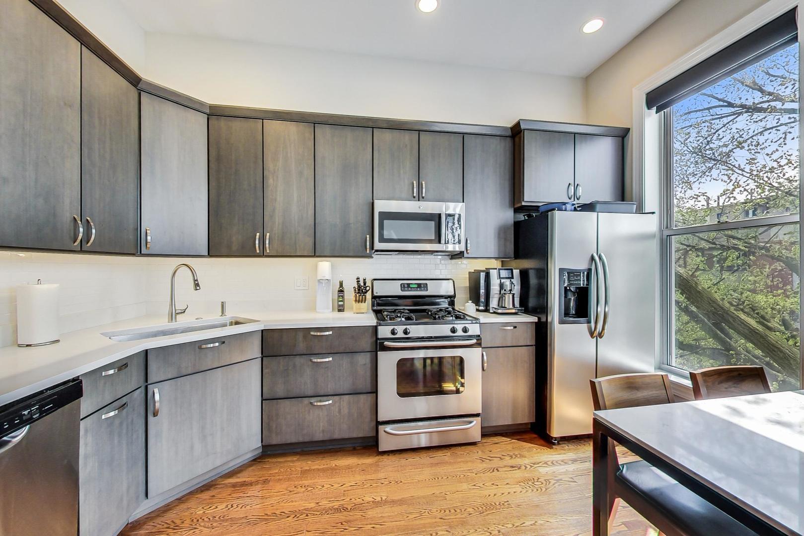 448 W Armitage Avenue Unit: 3