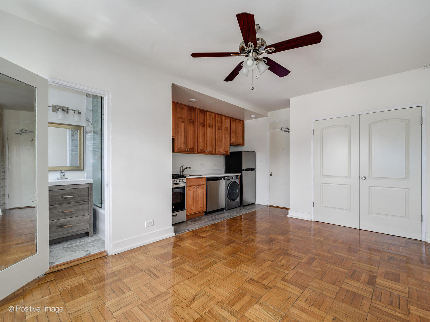 1100 N La Salle Drive Unit: 913