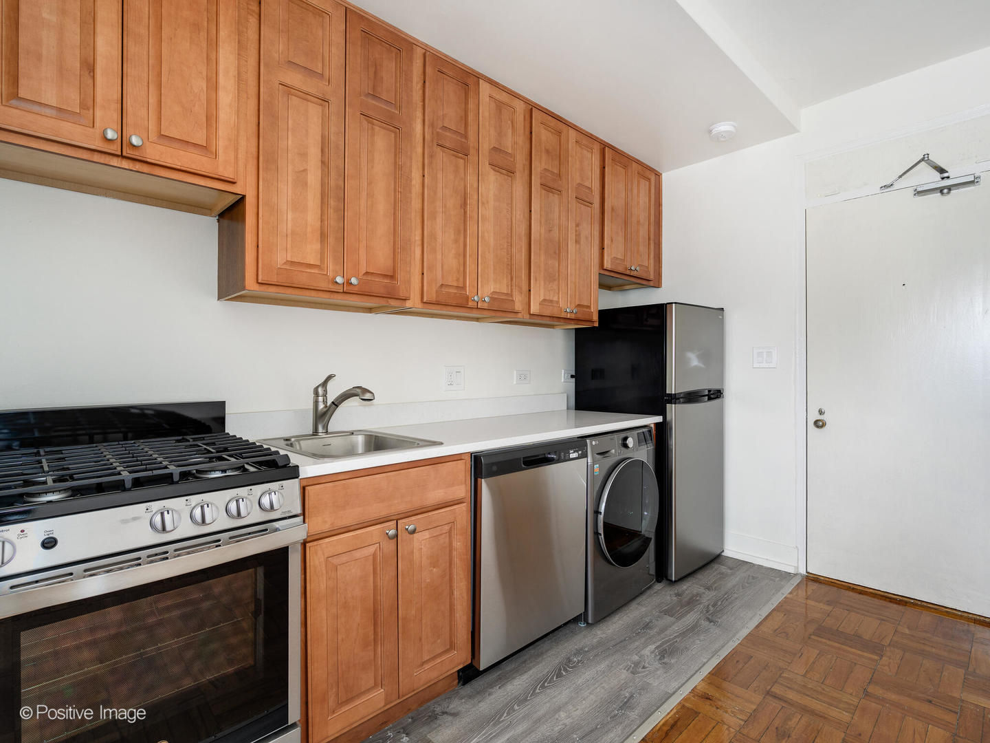 1100 N La Salle Drive Unit: 913