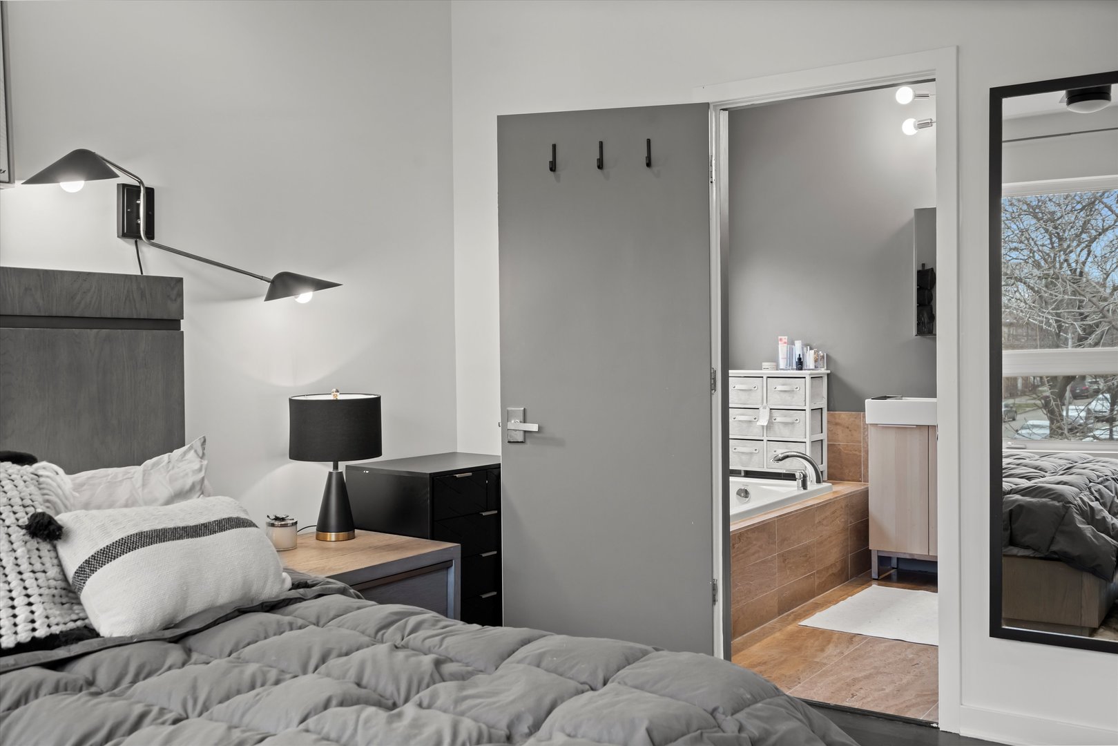 1857 N Sawyer Avenue Unit: A