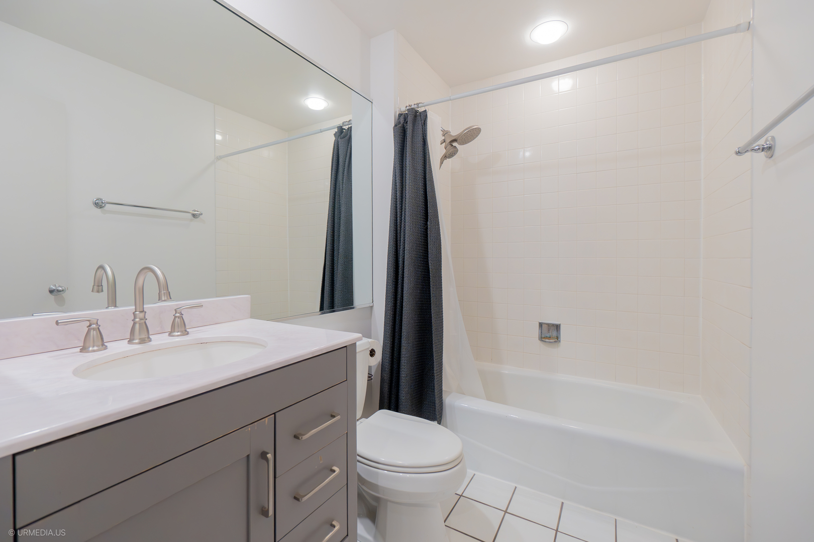 2600 N Southport Avenue Unit: 212