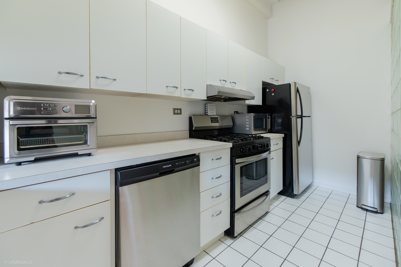 2600 N Southport Avenue Unit: 212