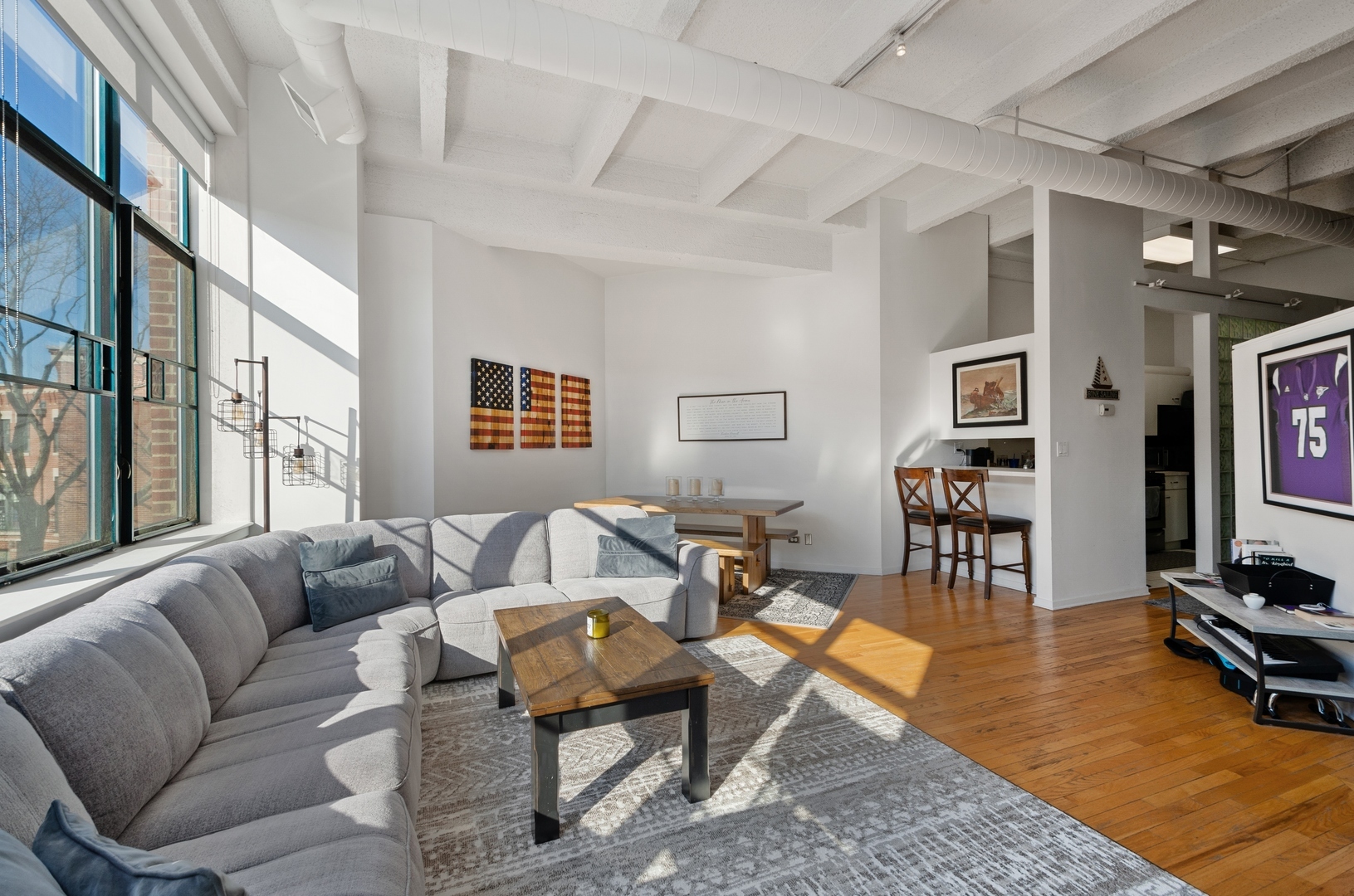 2600 N Southport Avenue Unit: 212