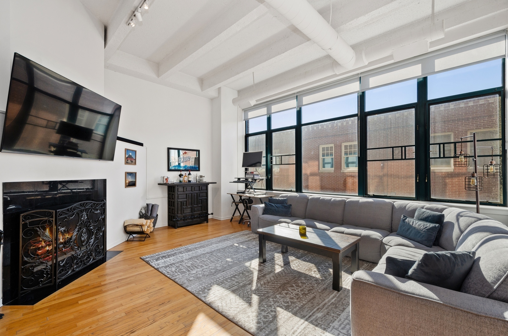 2600 N Southport Avenue Unit: 212