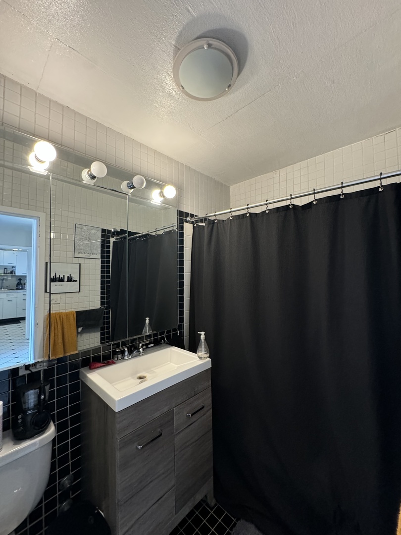 1460 N Sandburg Terrace Unit: 2003