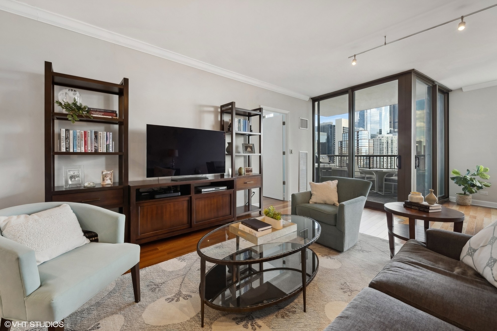 501 N CLINTON Street Unit: 2404