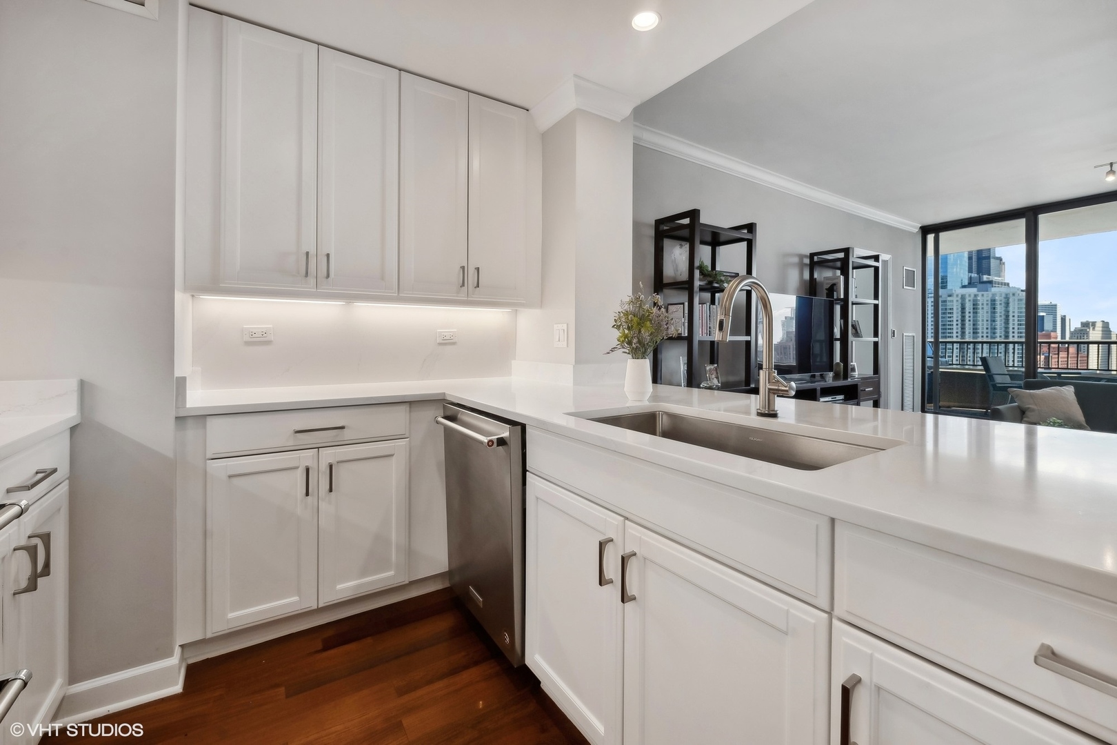 501 N CLINTON Street Unit: 2404