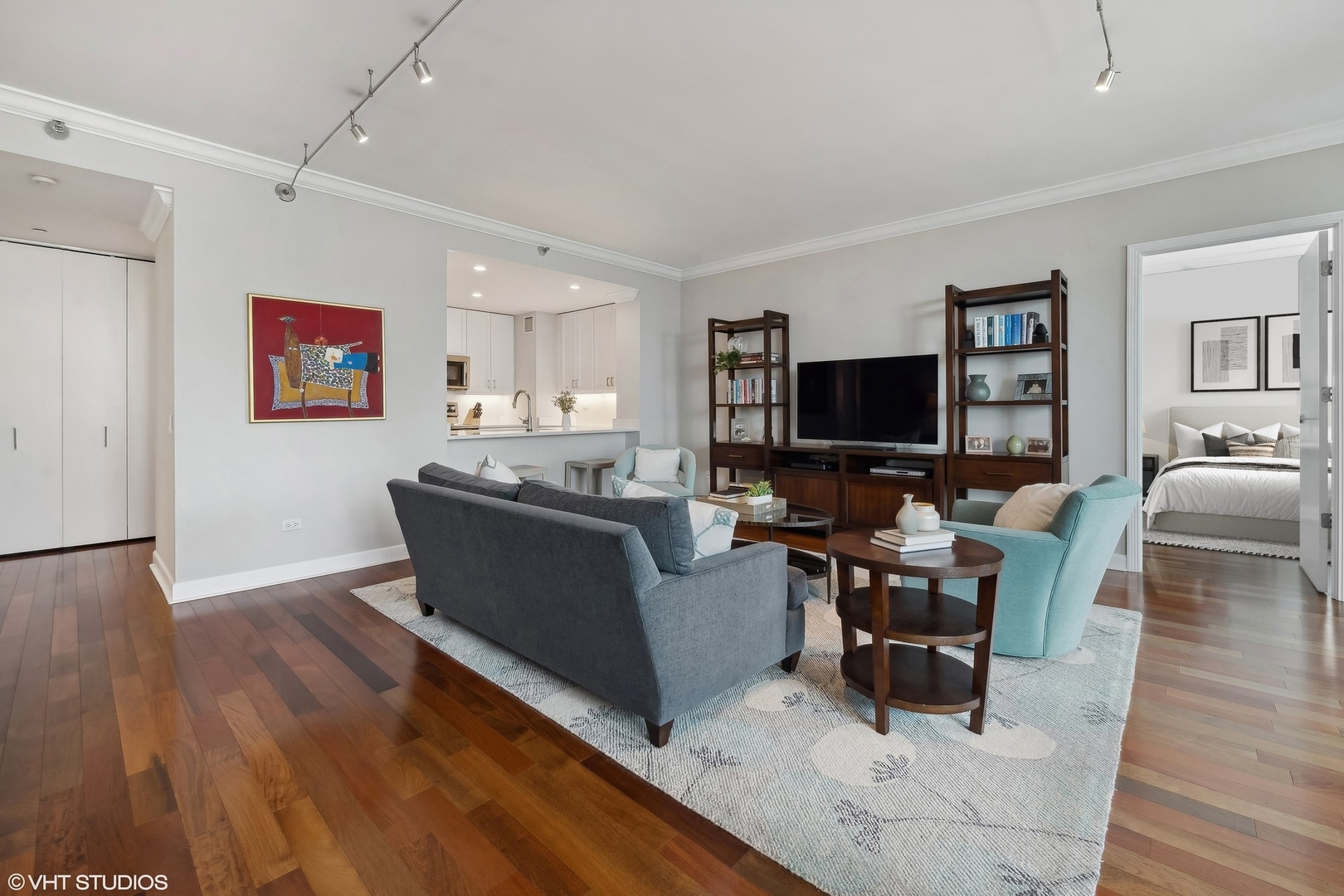 501 N CLINTON Street Unit: 2404