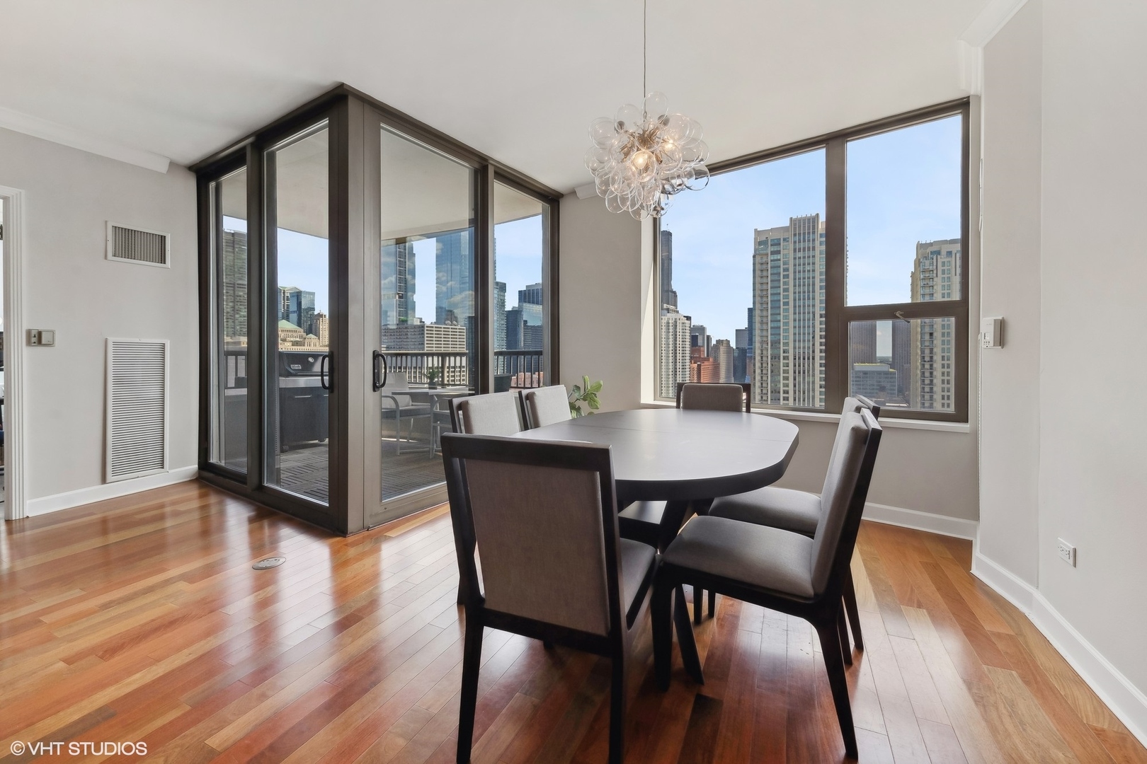 501 N CLINTON Street Unit: 2404