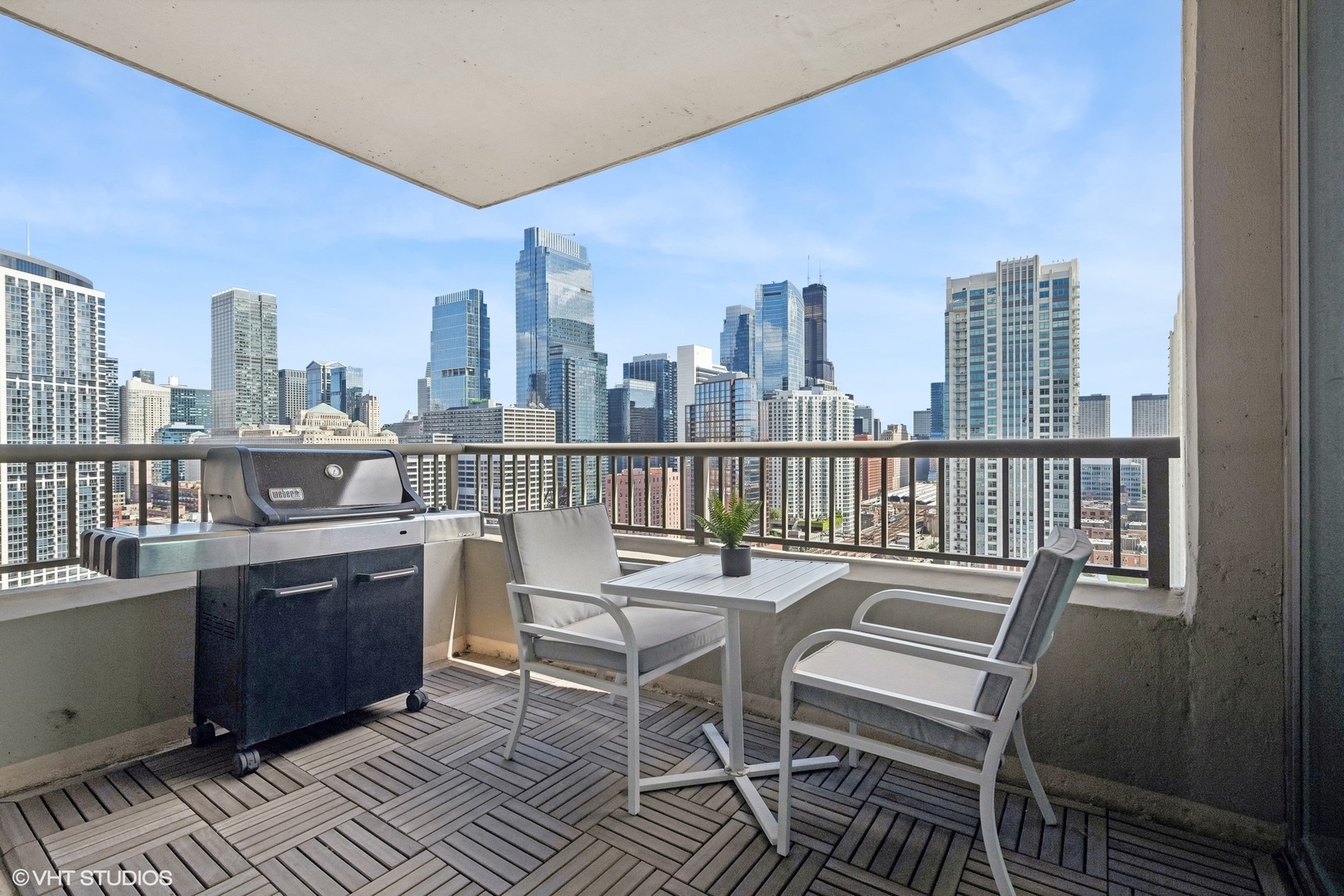 501 N CLINTON Street Unit: 2404