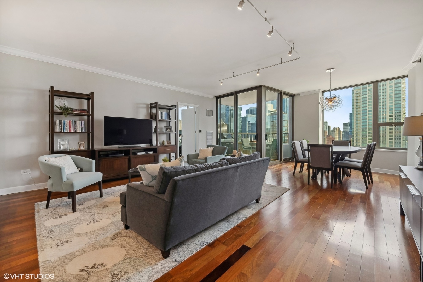 501 N CLINTON Street Unit: 2404