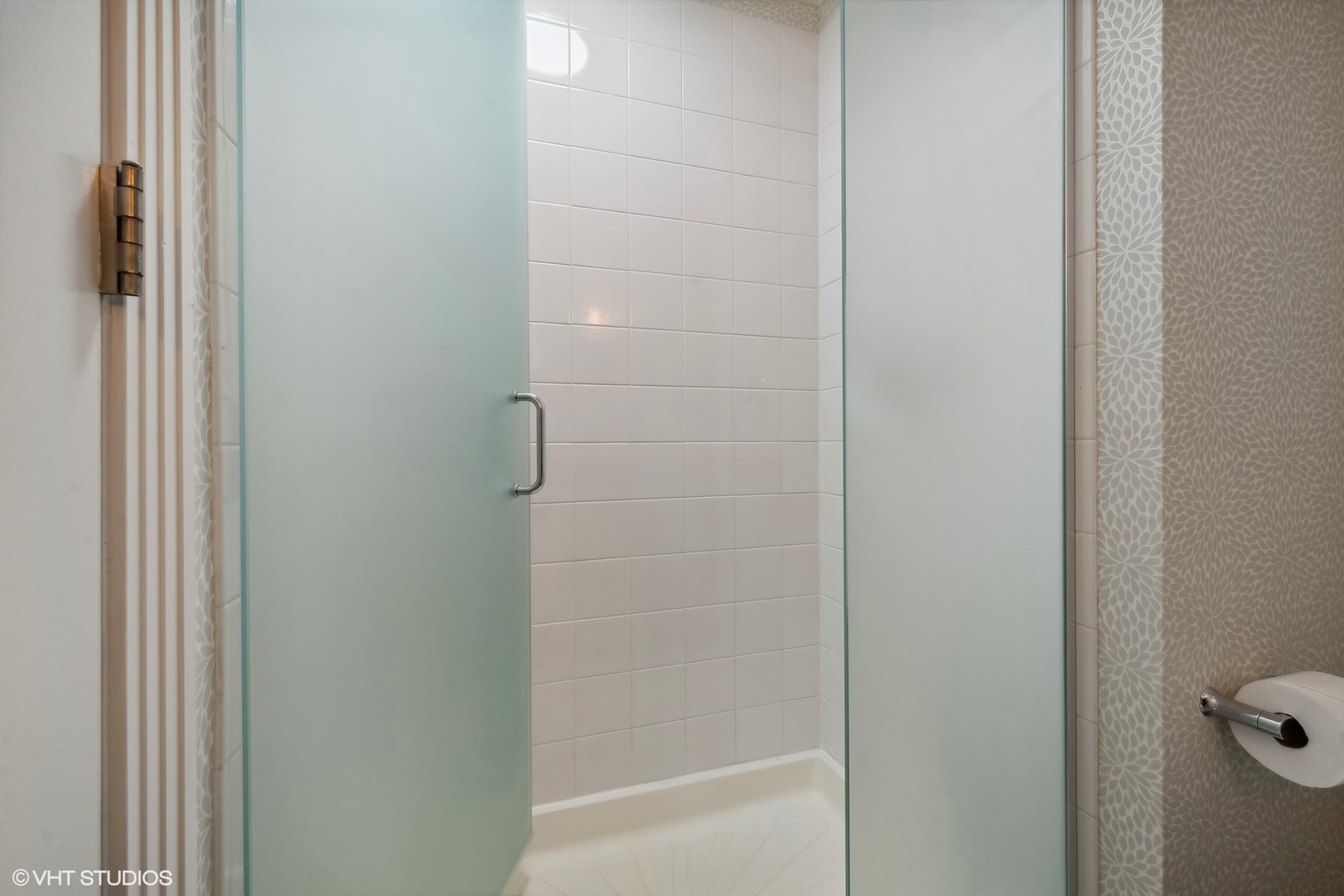 501 N CLINTON Street Unit: 2404