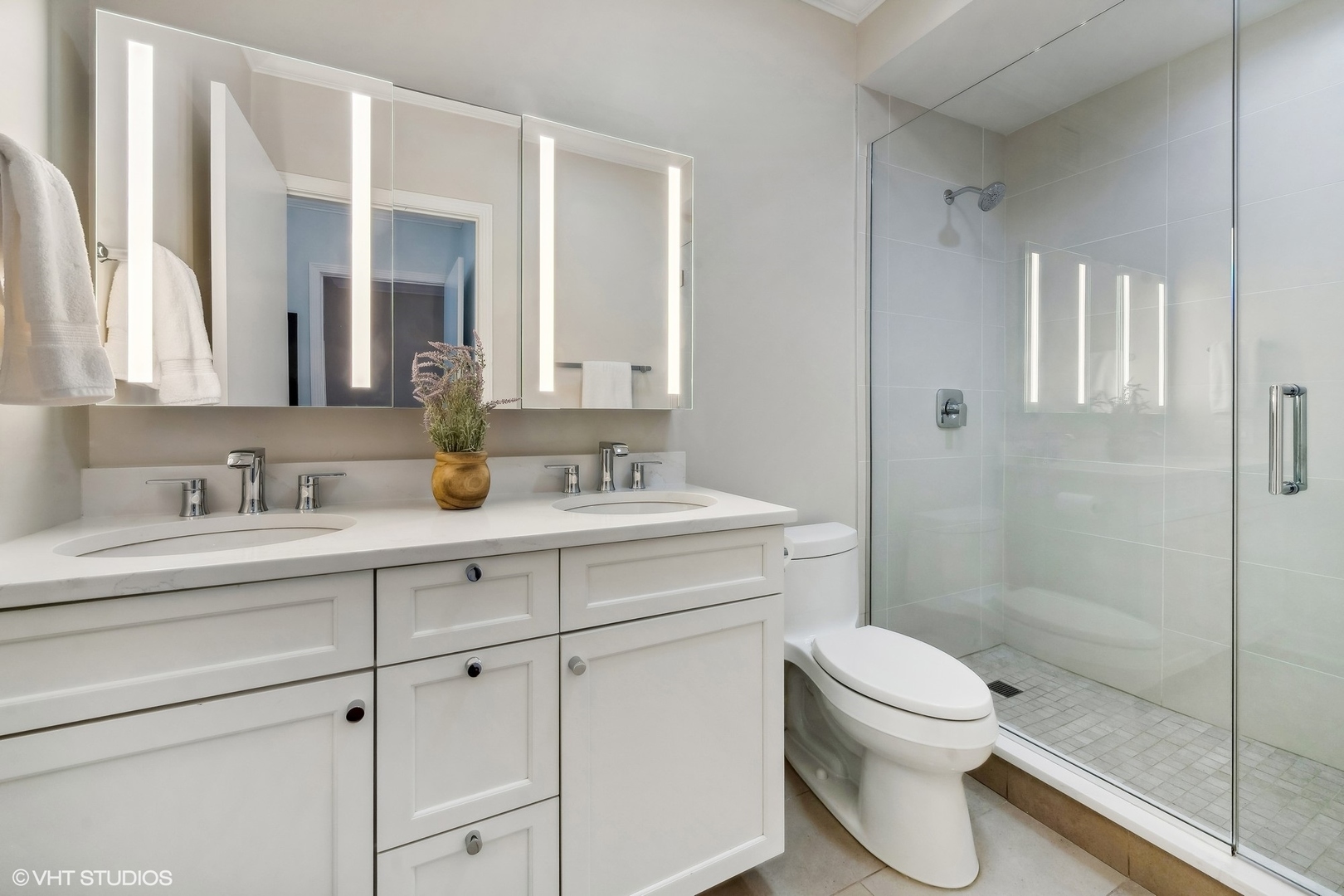 501 N CLINTON Street Unit: 2404