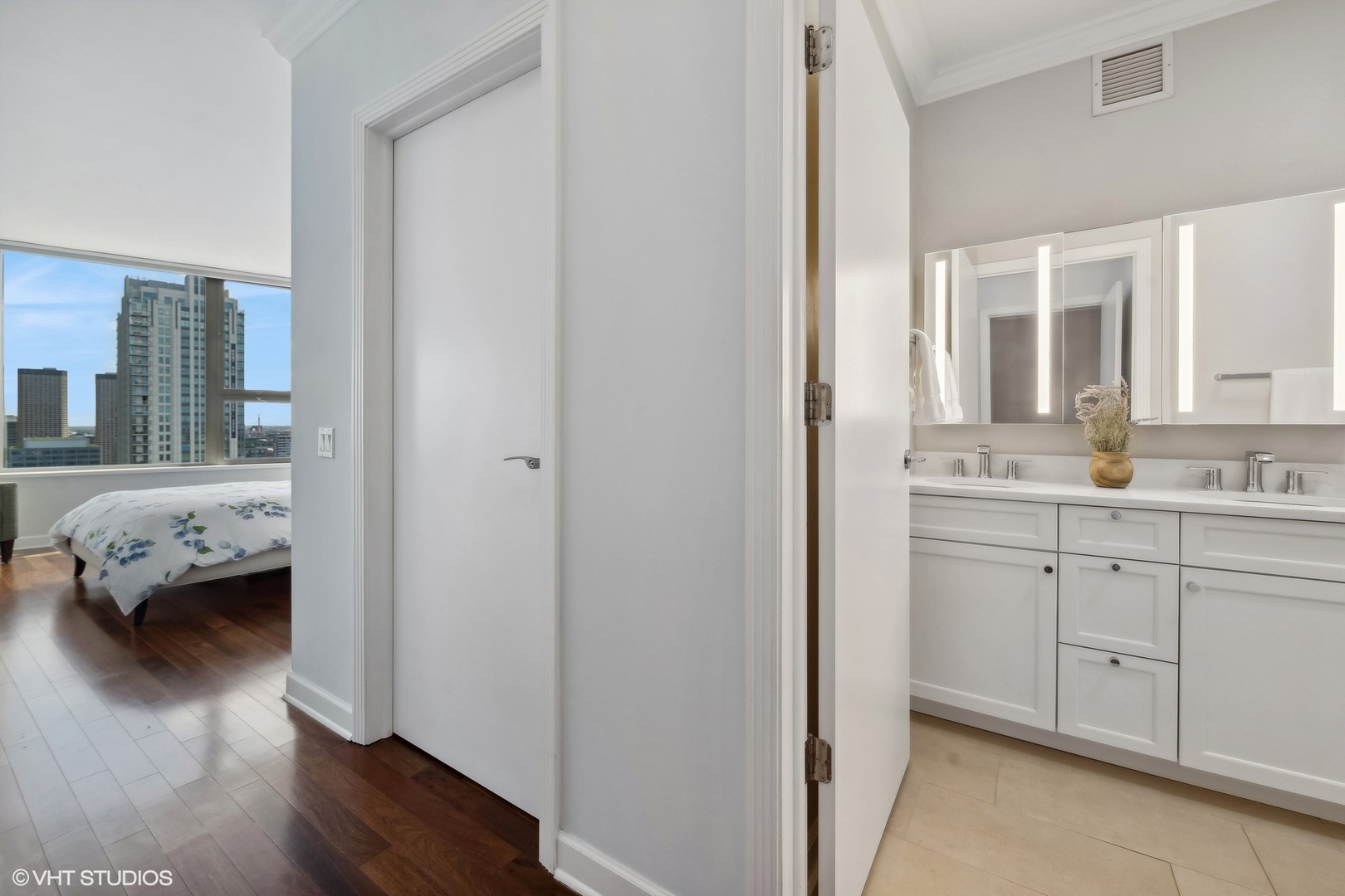 501 N CLINTON Street Unit: 2404