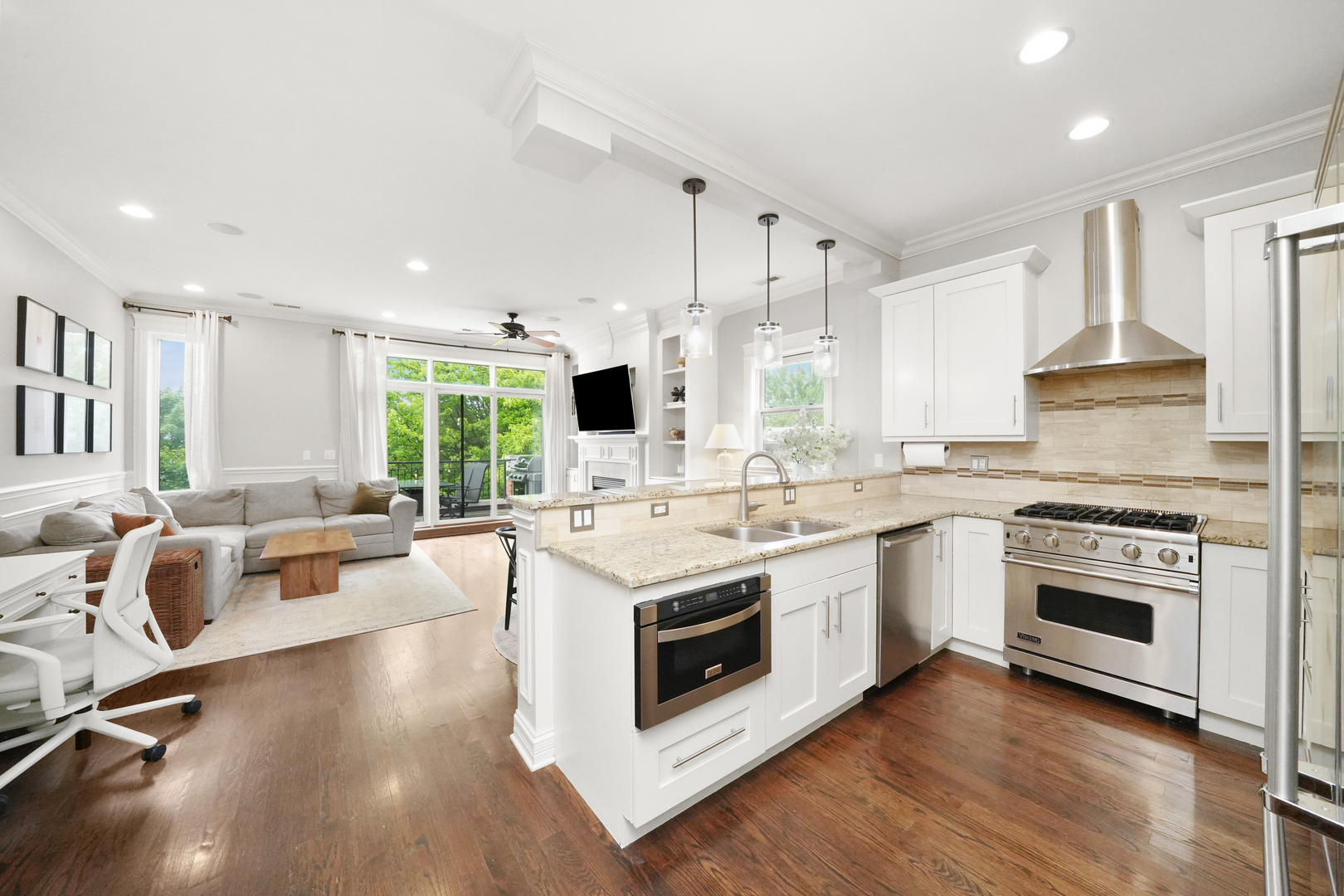 2517 N SOUTHPORT Avenue Unit: 3