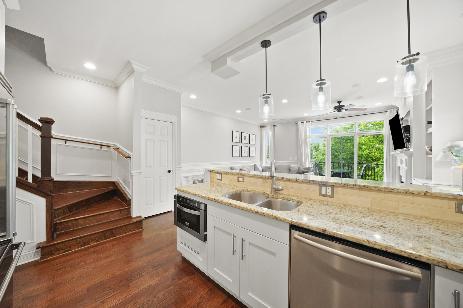2517 N SOUTHPORT Avenue Unit: 3