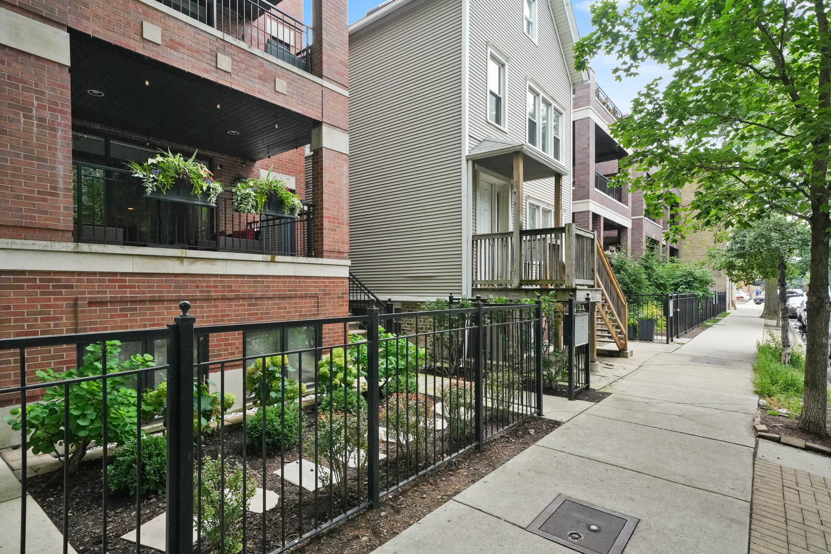 2517 N SOUTHPORT Avenue Unit: 3