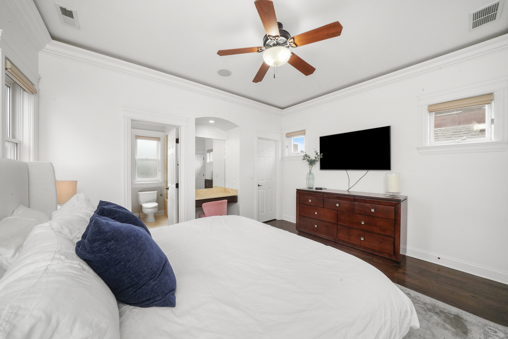 2517 N SOUTHPORT Avenue Unit: 3