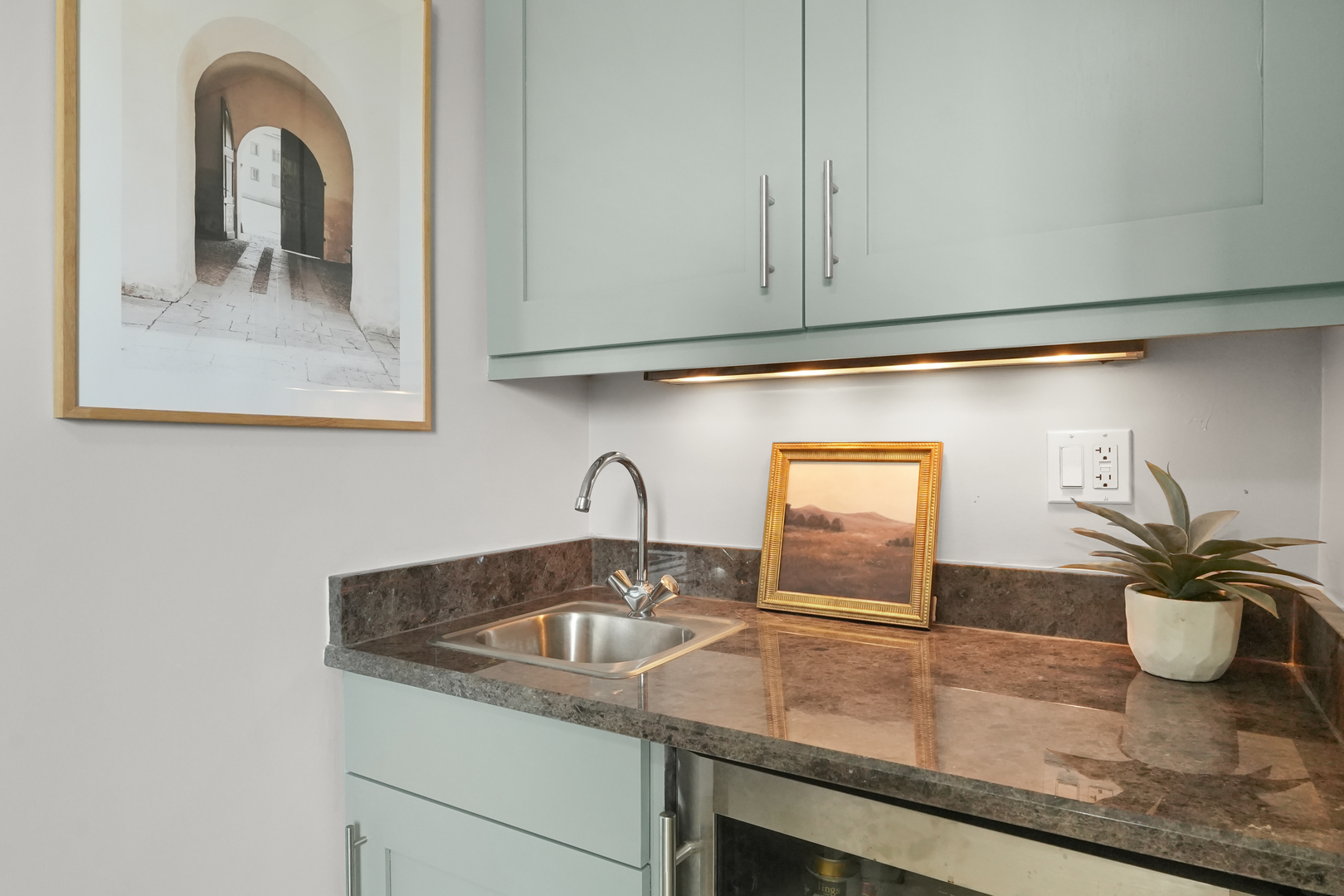 2517 N SOUTHPORT Avenue Unit: 3