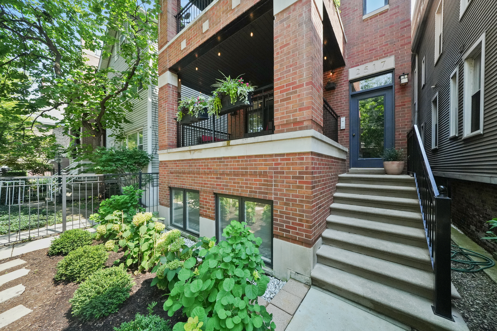 2517 N SOUTHPORT Avenue Unit: 3