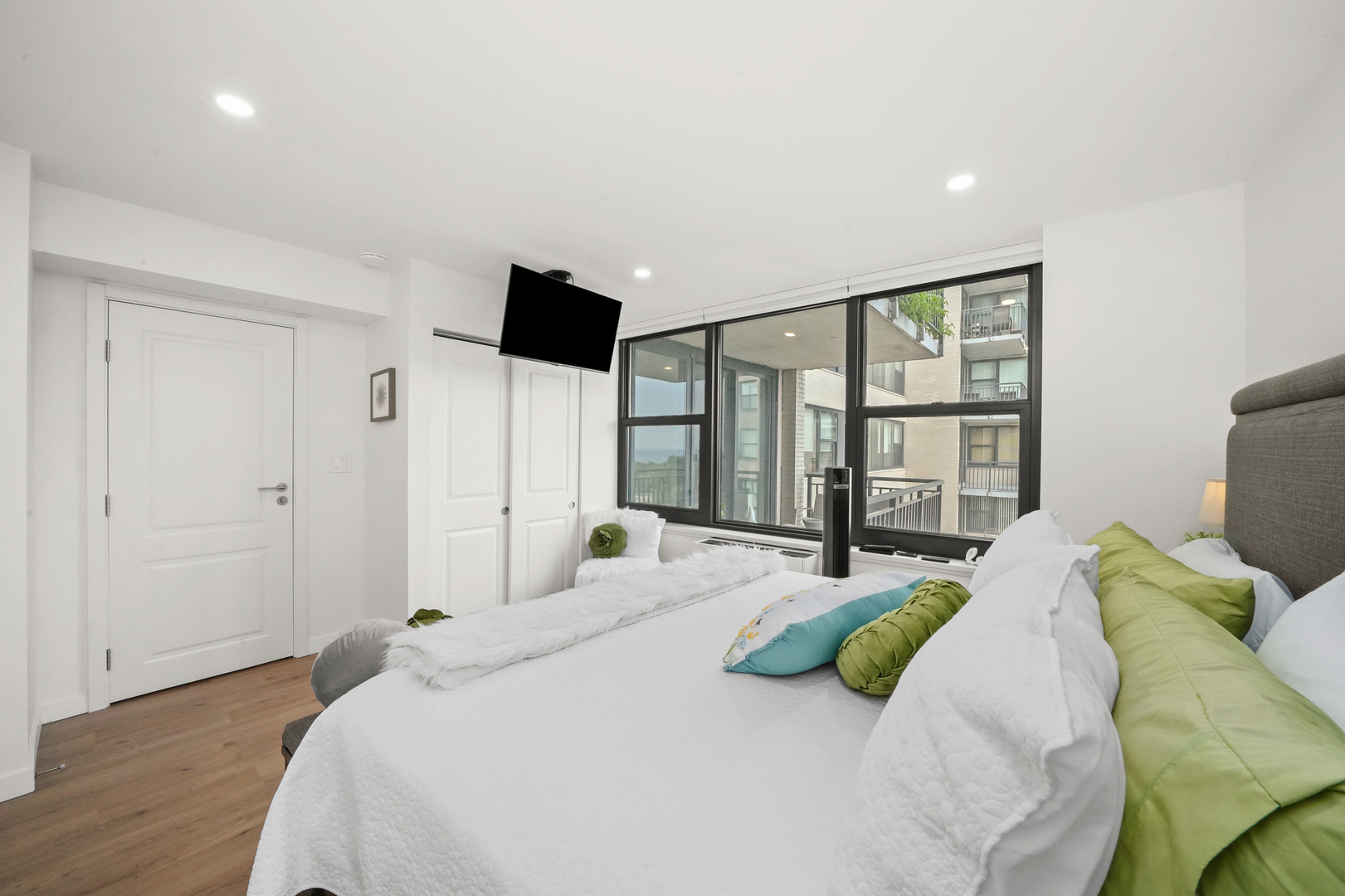 3430 N Lake Shore Drive Unit: 12J