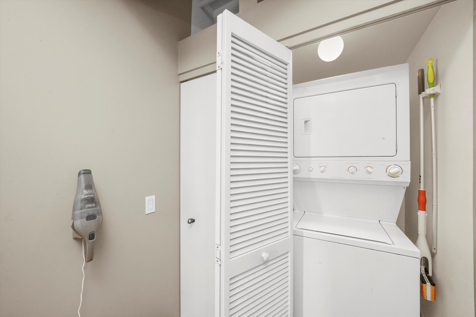 6 E MONROE Street Unit: 1304
