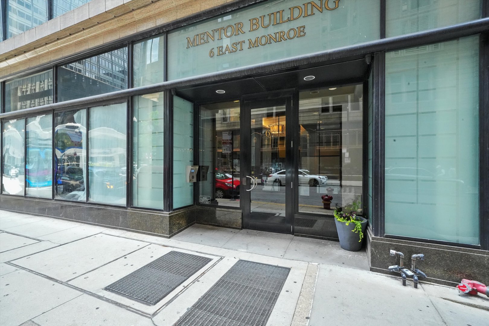 6 E MONROE Street Unit: 1304