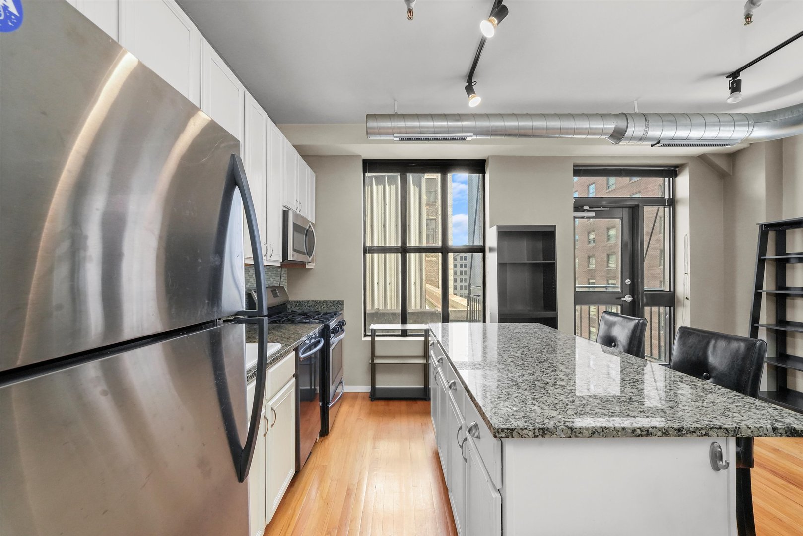 6 E MONROE Street Unit: 1304