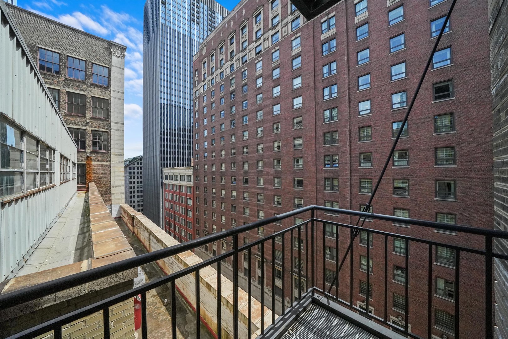 6 E MONROE Street Unit: 1304