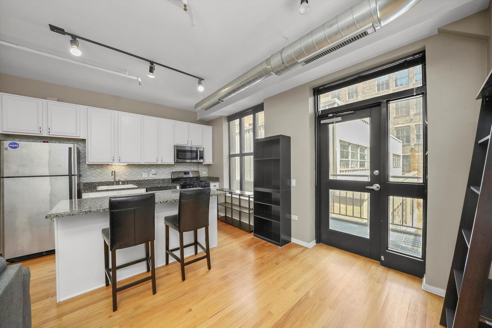 6 E MONROE Street Unit: 1304