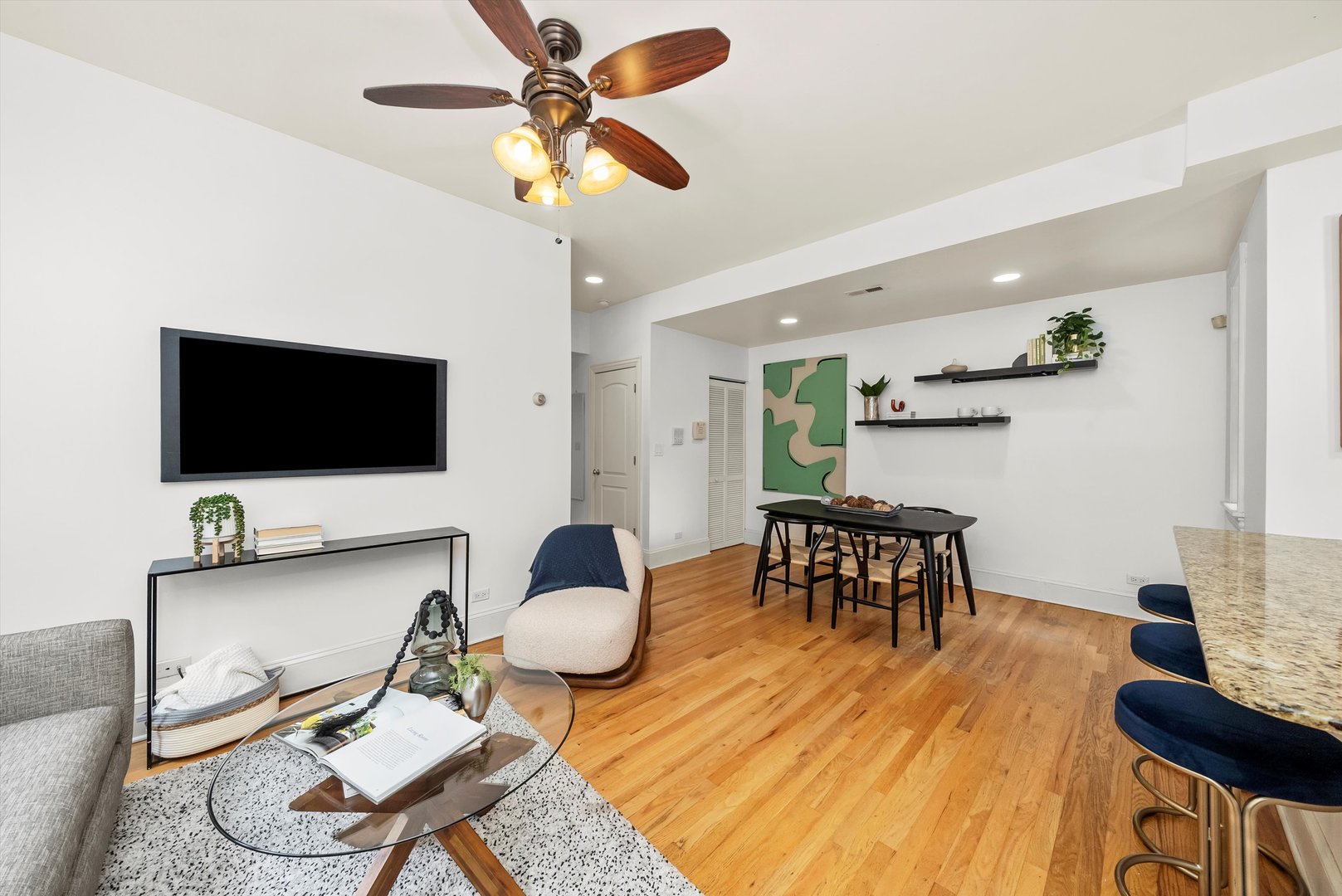 5404 N Kenmore Avenue Unit: 2