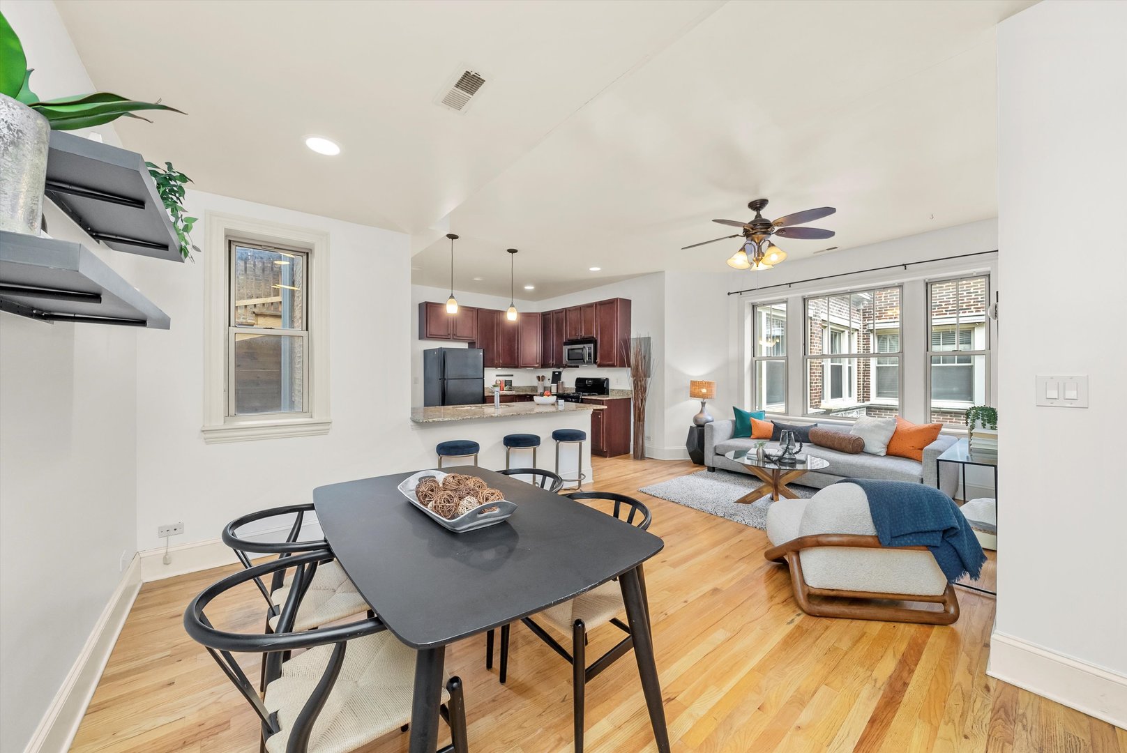 5404 N Kenmore Avenue Unit: 2